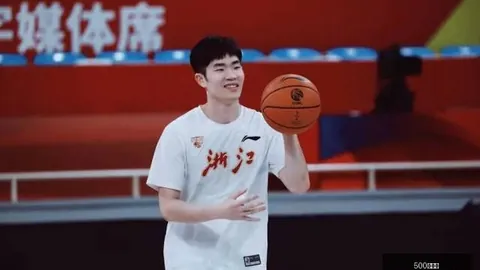 桑坦德竞技险胜埃尔切：扎比里帽子戏法惊心动魄，主队惊险保住三分赛果